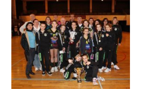Les benjamines en répétition au tournoi d'Arles